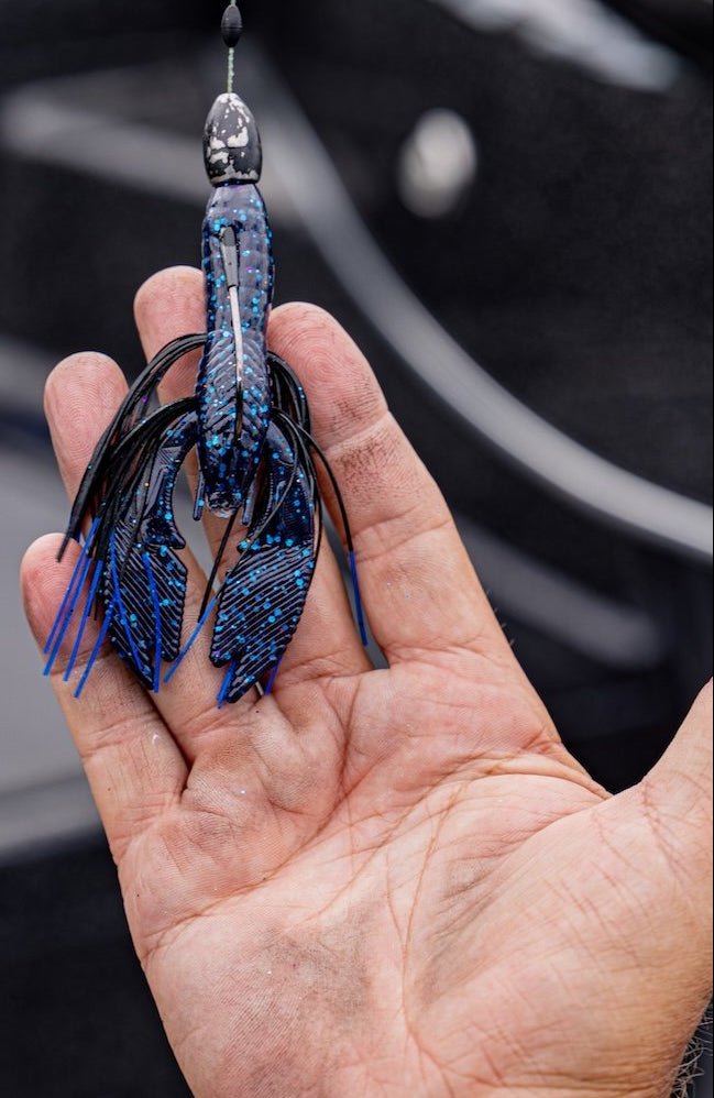 Load image into Gallery viewer, Rattl'n Hybrid Craw - Blue/Black - Black Blue Tip - FUZZY BAITS
